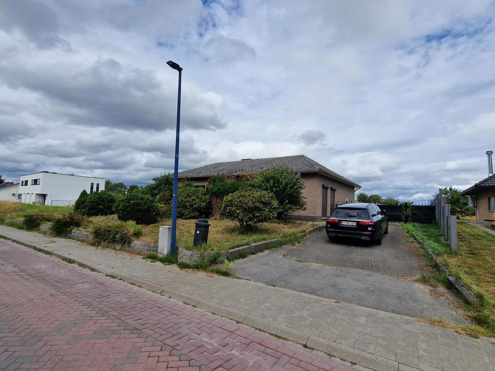 Hoofdfoto van de publicatie: Bungalow 3 slpks met loods en serre op 50 are te Tienen