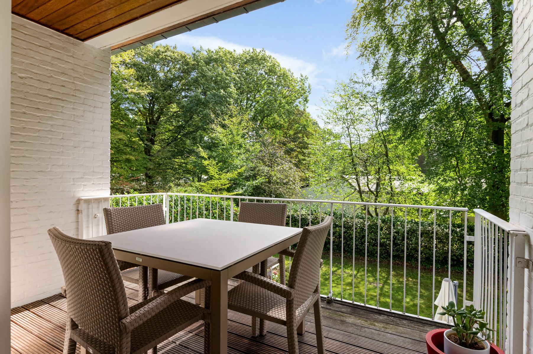 Wonen in het groen: luxueus app. met terrassen & garage foto 8