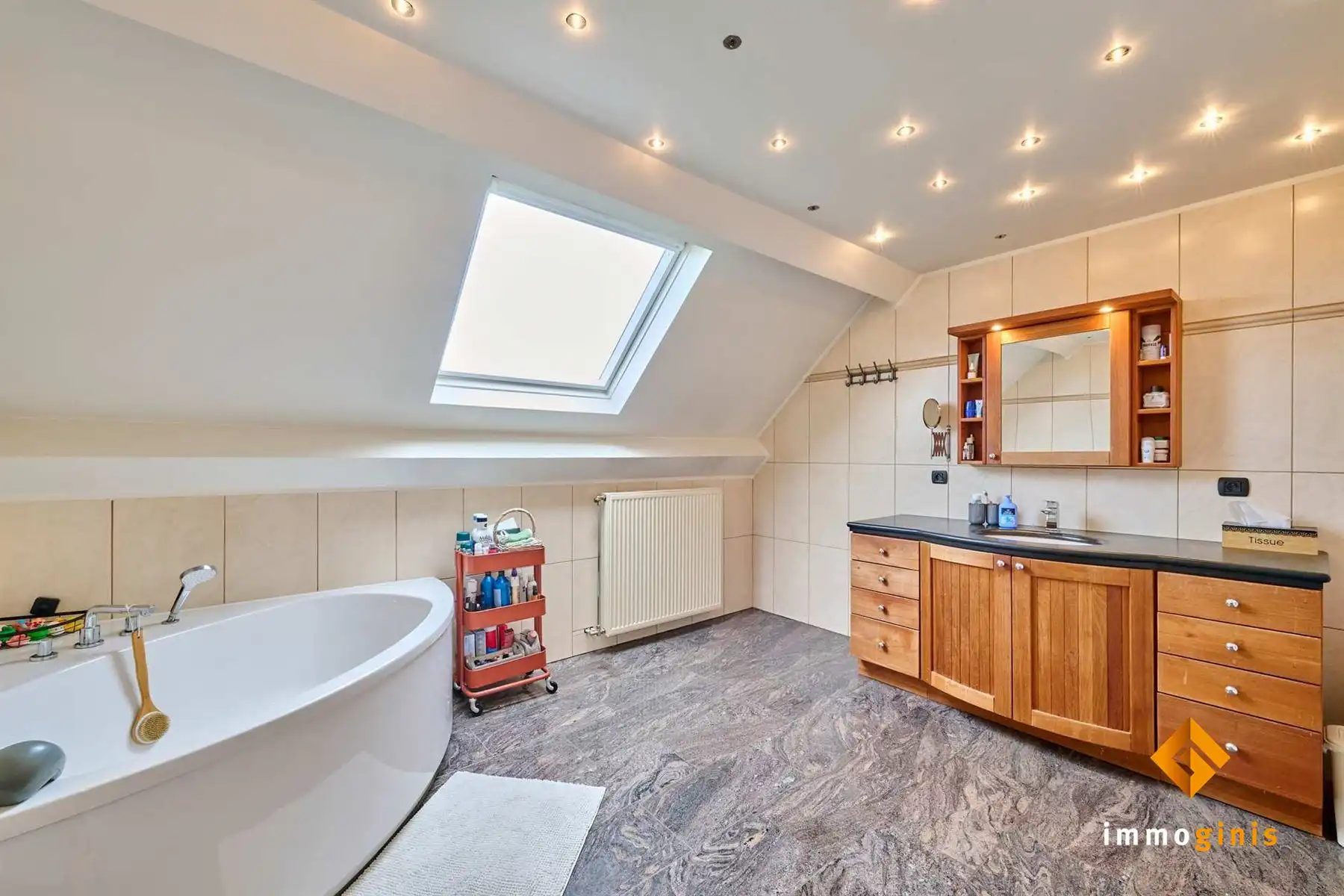 Luxueuze woning met 3 tot 5 slaapkamers en zéér grote, vrijstaande garage op een mooi perceel van 9a60ca. foto 21