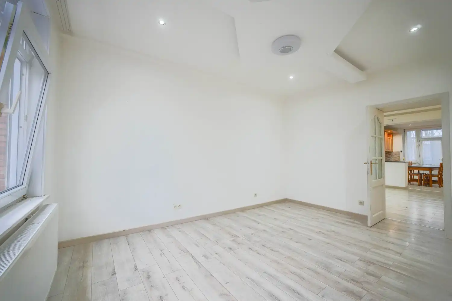 Instapklaar appartement met terras in Jette foto 12