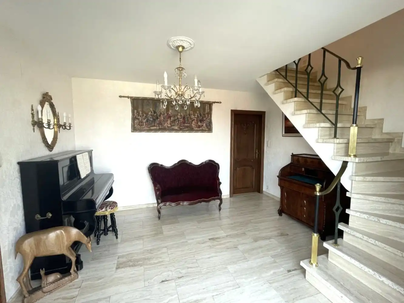 Karaktervolle vrijstaande villa met 5 slaapkamers en mooie tuin foto 4