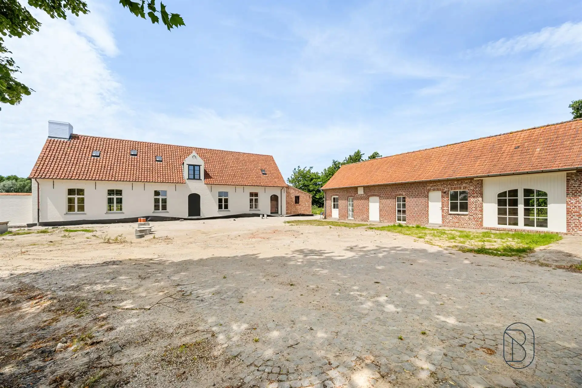 Uniek casco-landhuis met bijgebouw en vijver op TOP ligging! foto 2
