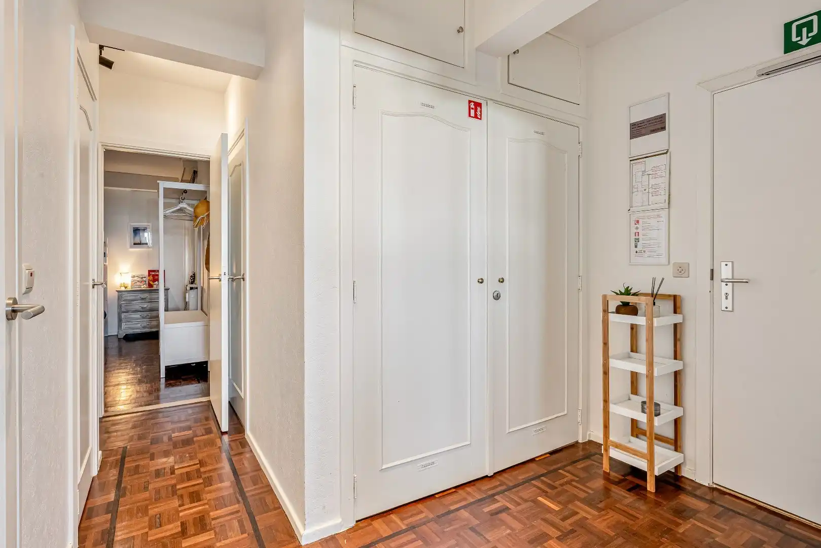 Ruim gerenoveerd 3 slaapkamer appartement met frontaal zeezicht op absolute toplocatie aan de Zeedijk in Blankenberge foto 11
