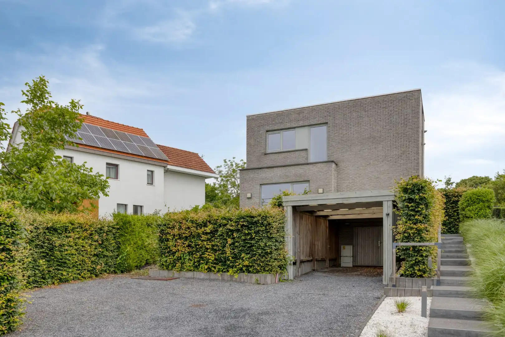 Moderne en energiezuinige gezinswoning met ruime tuin in Schepdaal foto {{pictureIndex}}