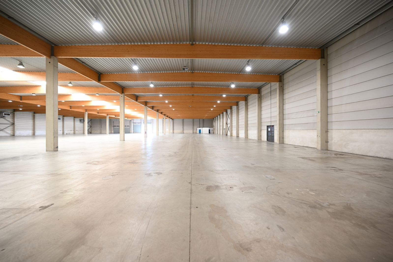 Magazijn van 6.000 m² op een terrein van 10.137 m² foto 10