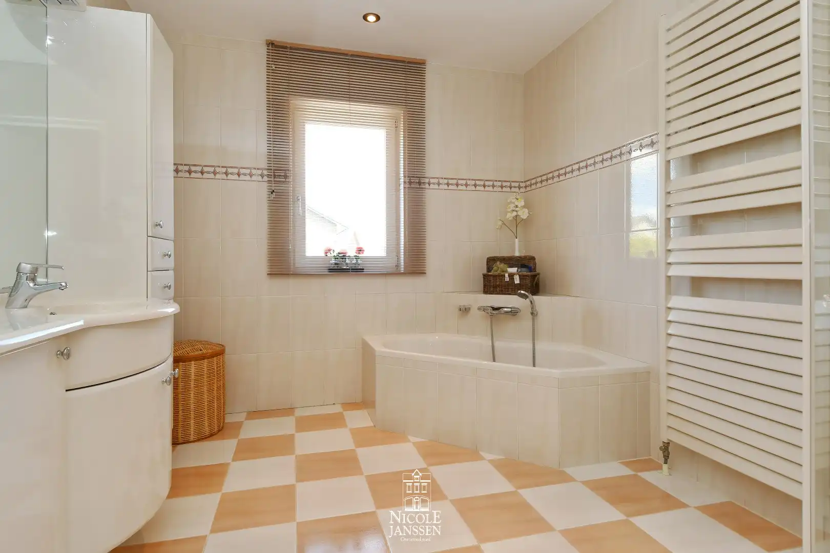 Stijlvolle villa met 4 slaapkamers, 2 badkamers en een prachtige tuin foto 19