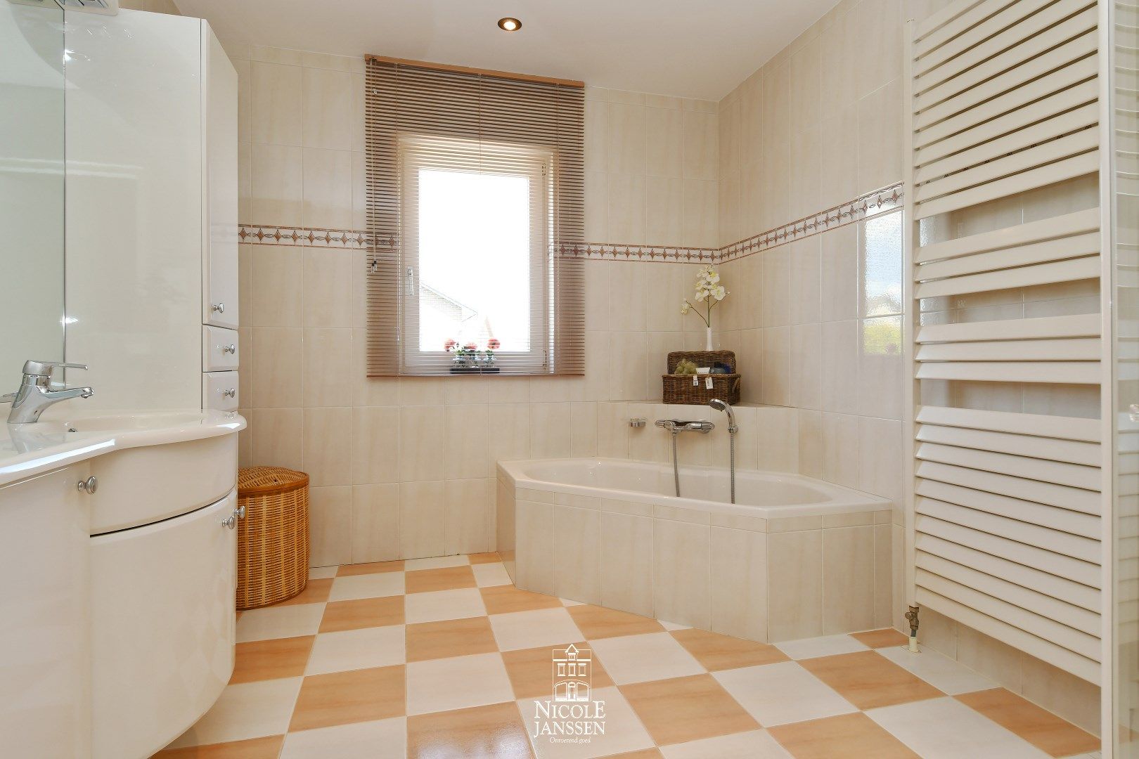 Stijlvolle villa met 4 slaapkamers, 2 badkamers en een prachtige tuin foto 19