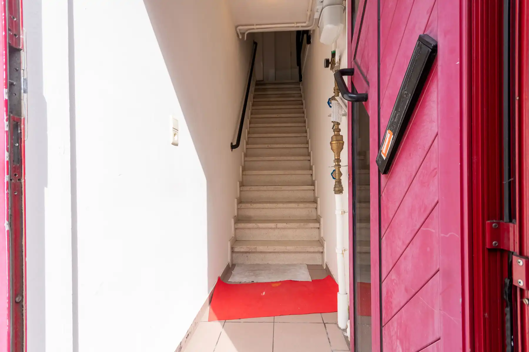 Handelshuis met commercieel gelijkvloers en appartement foto 10