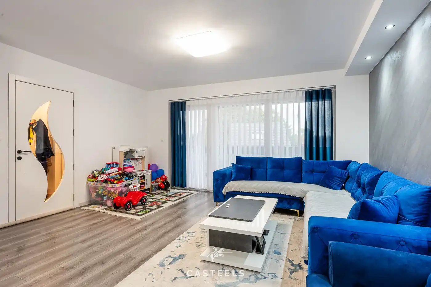 Gerenoveerd duplexappartement met groot terras, garage en 2 slaapkamers in Zelzate foto 3