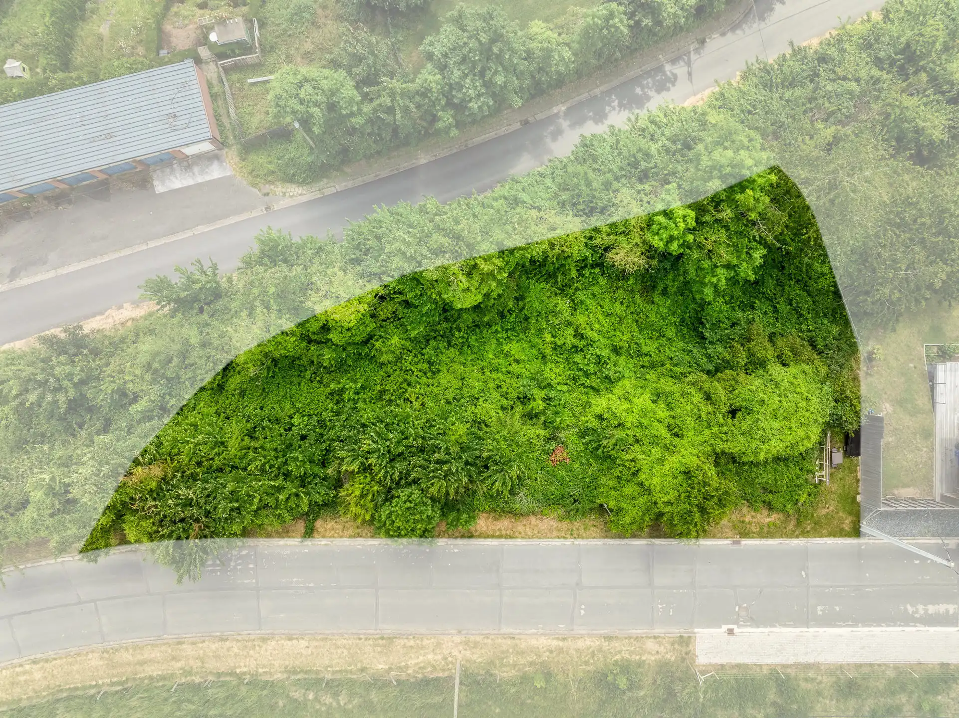 Vrijstaande bouwgrond met verzicht en vergunning foto 3