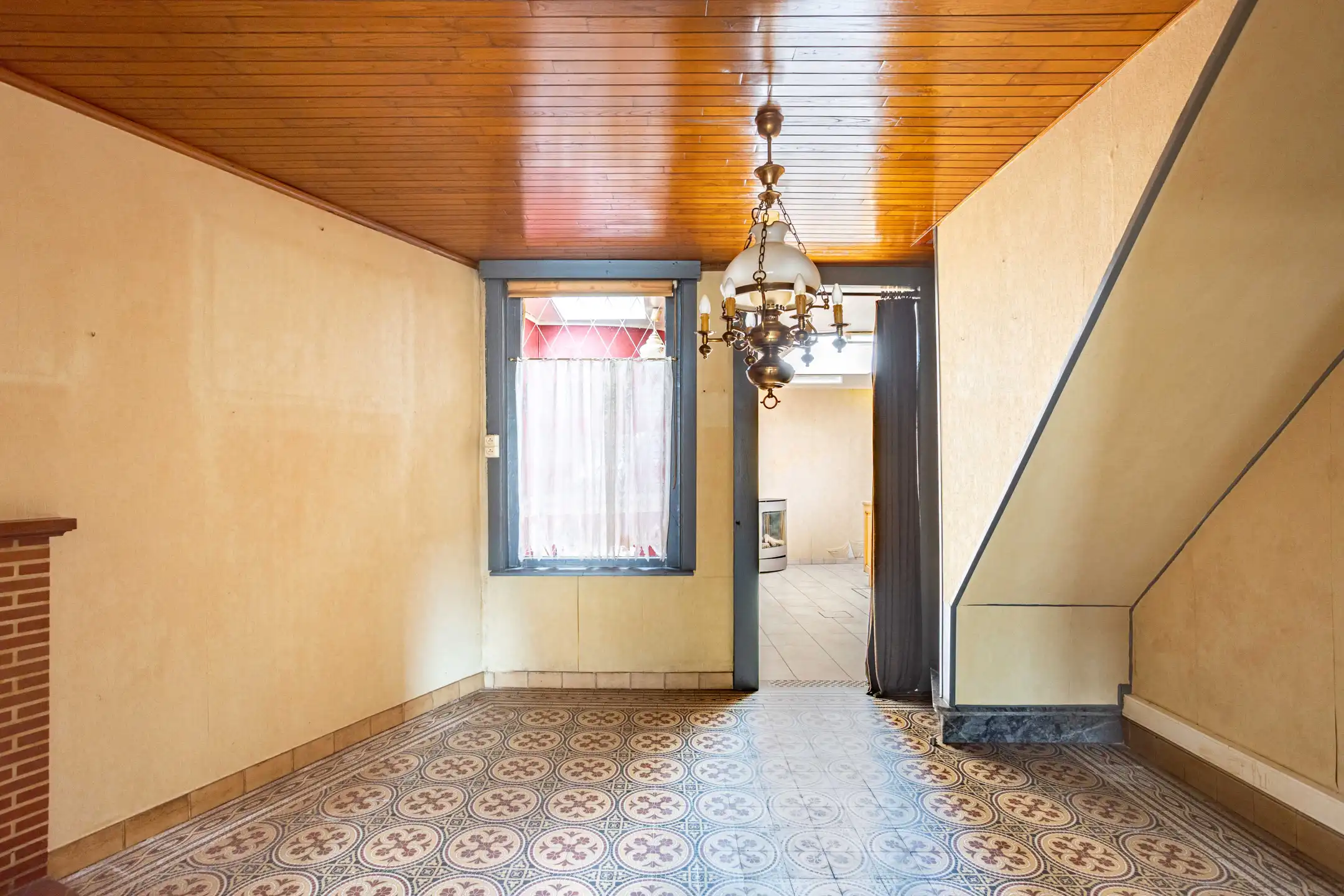 Te renoveren woning met aangename stadstuin foto 7