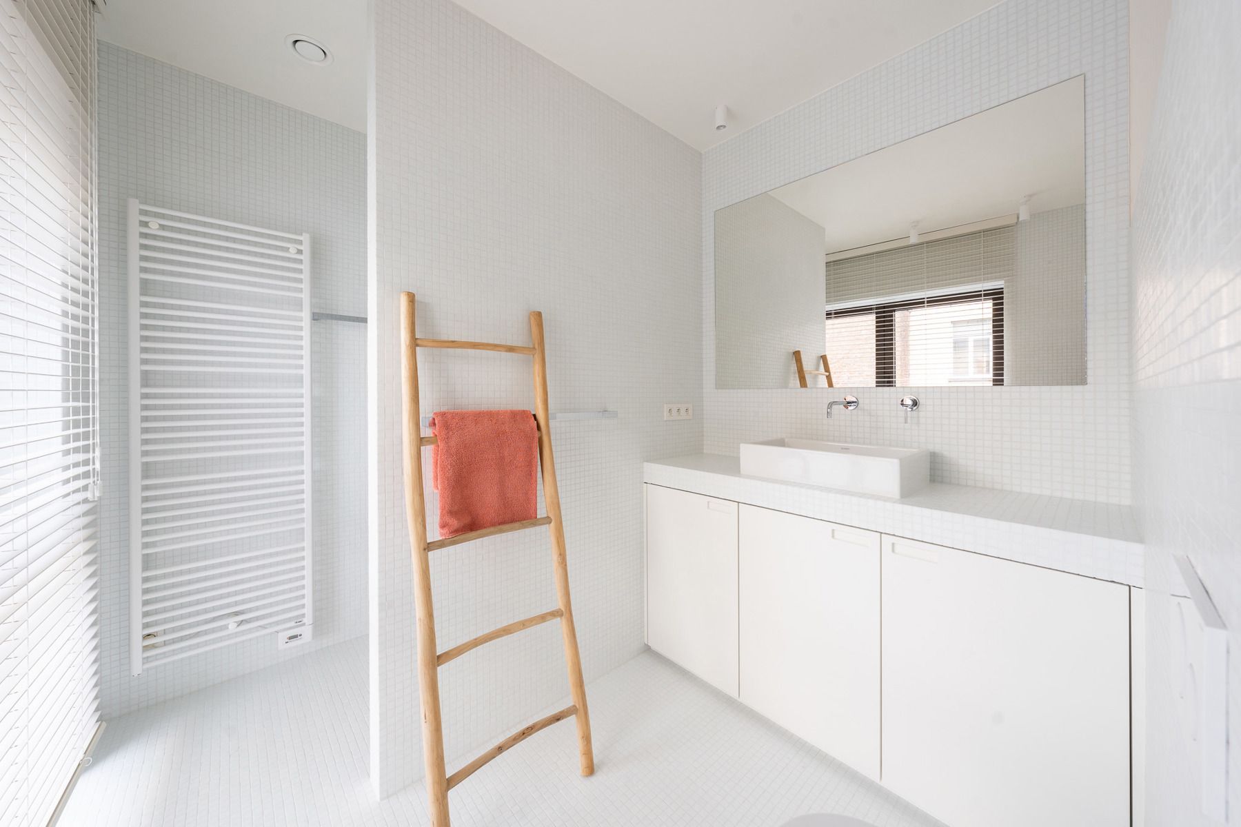 Riant luxe appartement met Parijse charme aan De Graanmarkt foto 13