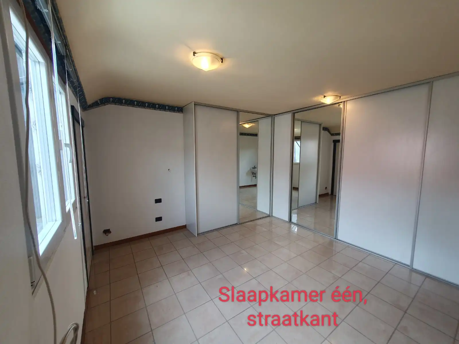 Ruim duplex appartement 130m²  met terras, inpandige garage en kelder in Geraardsbergen centrum. foto 6