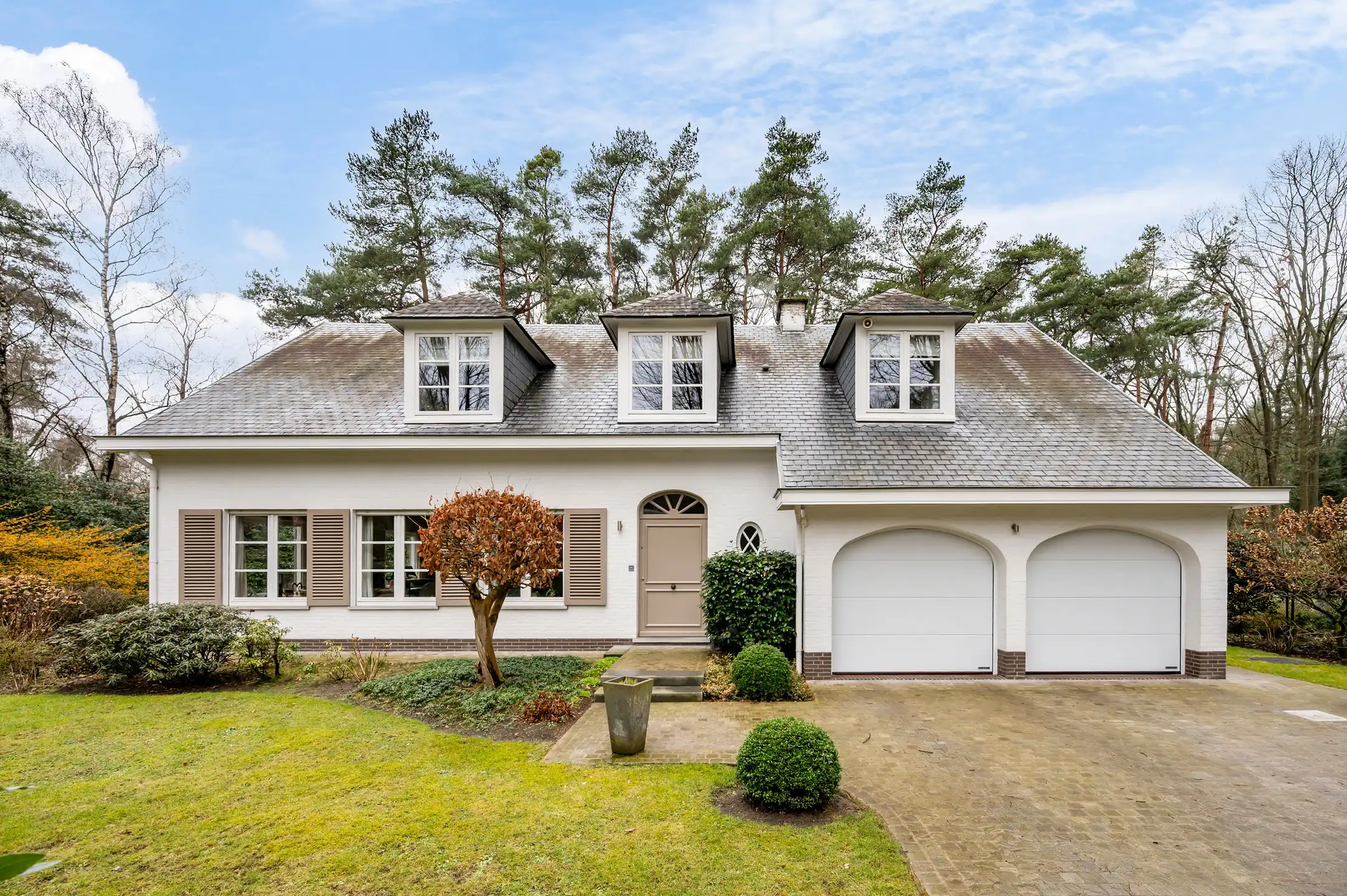 Statige villa gelegen op een prachtig perceel van ca. 1816m² in een rustige, groene residentiële omgeving.  foto 12