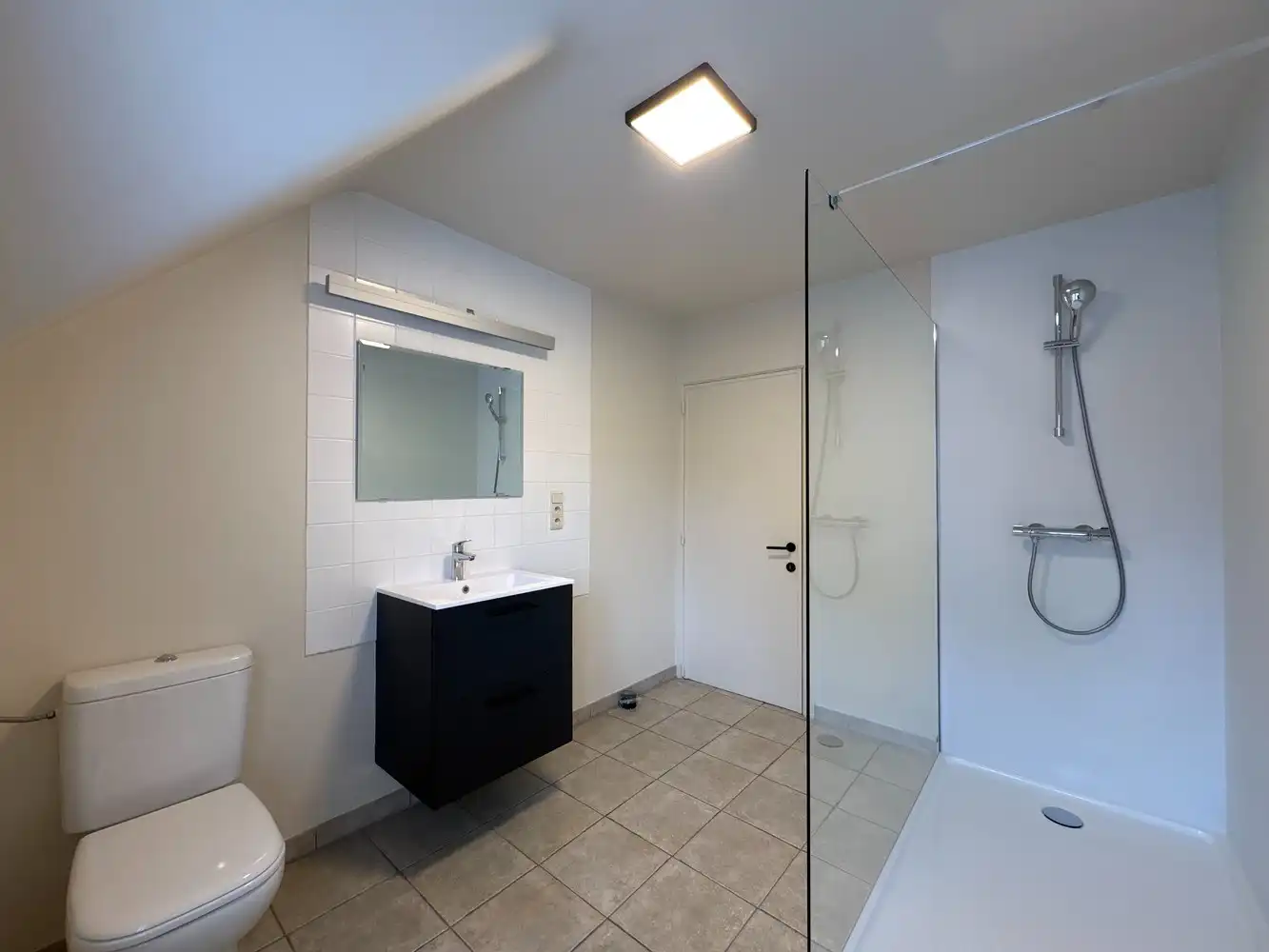 Charmante, gerenoveerde halfopen woning met tuin + garage foto 10