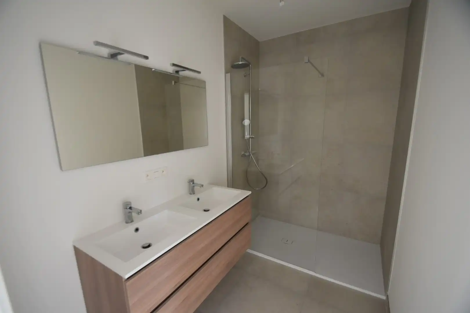 Modern ingericht appartement aan rand van centrum foto 11