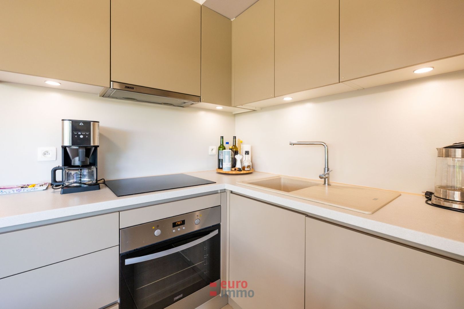 Super rustig gelegen appartement met immens groot terras! foto 7