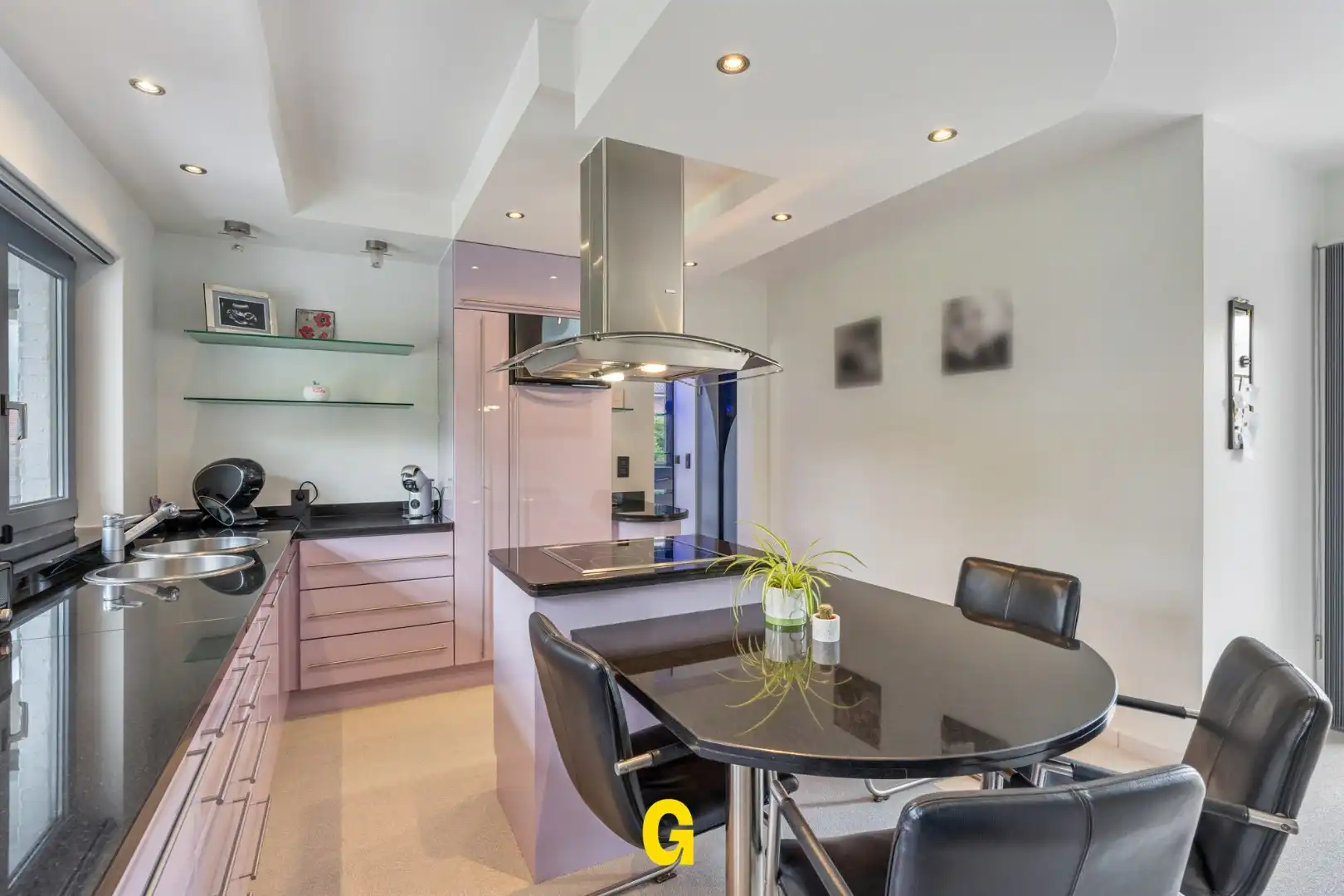 Knappe halfopen woning met een aantrekkelijke tijdloze architectuur, in perfecte staat, op 5a 67ca - label C foto 15