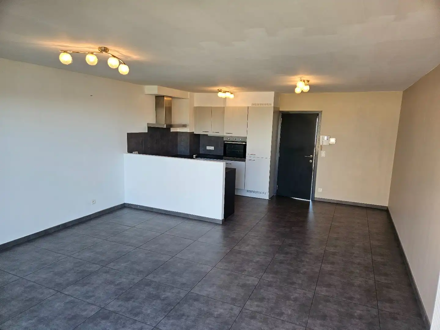 Gezellig appartement met 2 slk en groot terras foto 2