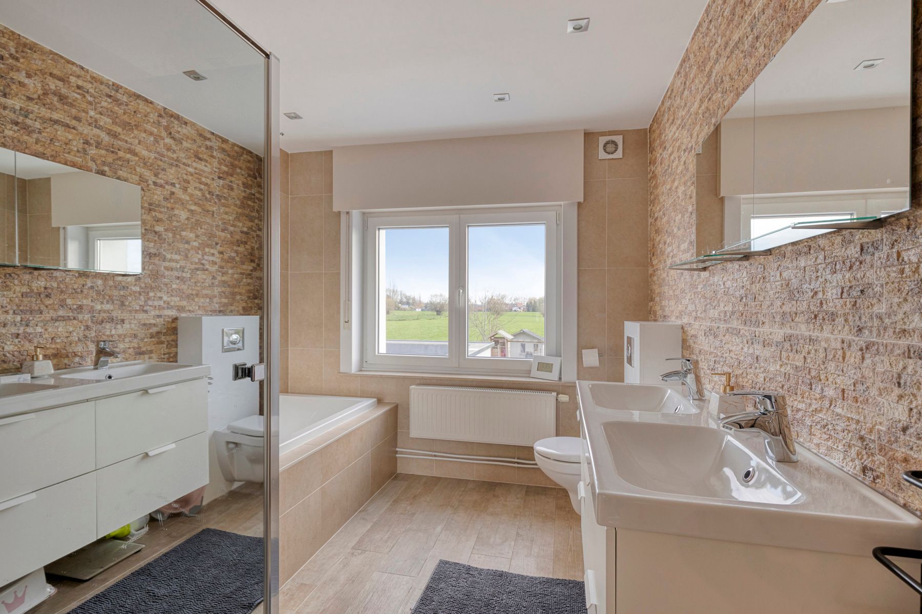 Instapklare woning met 3 slaapkamers, garage en tuin! foto 10