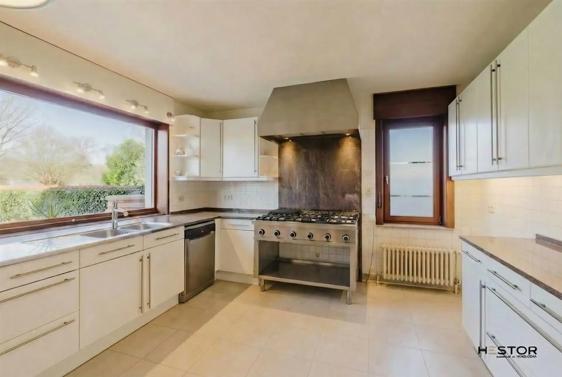 Ruime villa op mooi perceel! foto 8