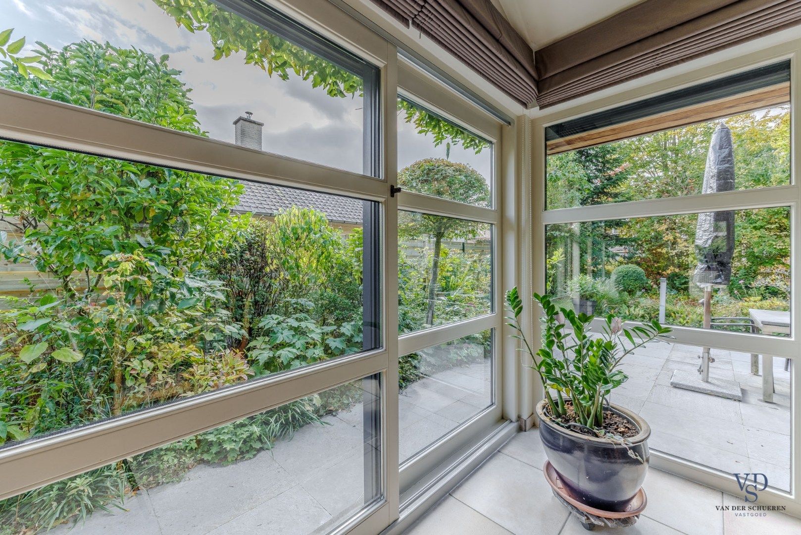 Tijdloze villa in 't groen.  foto 8