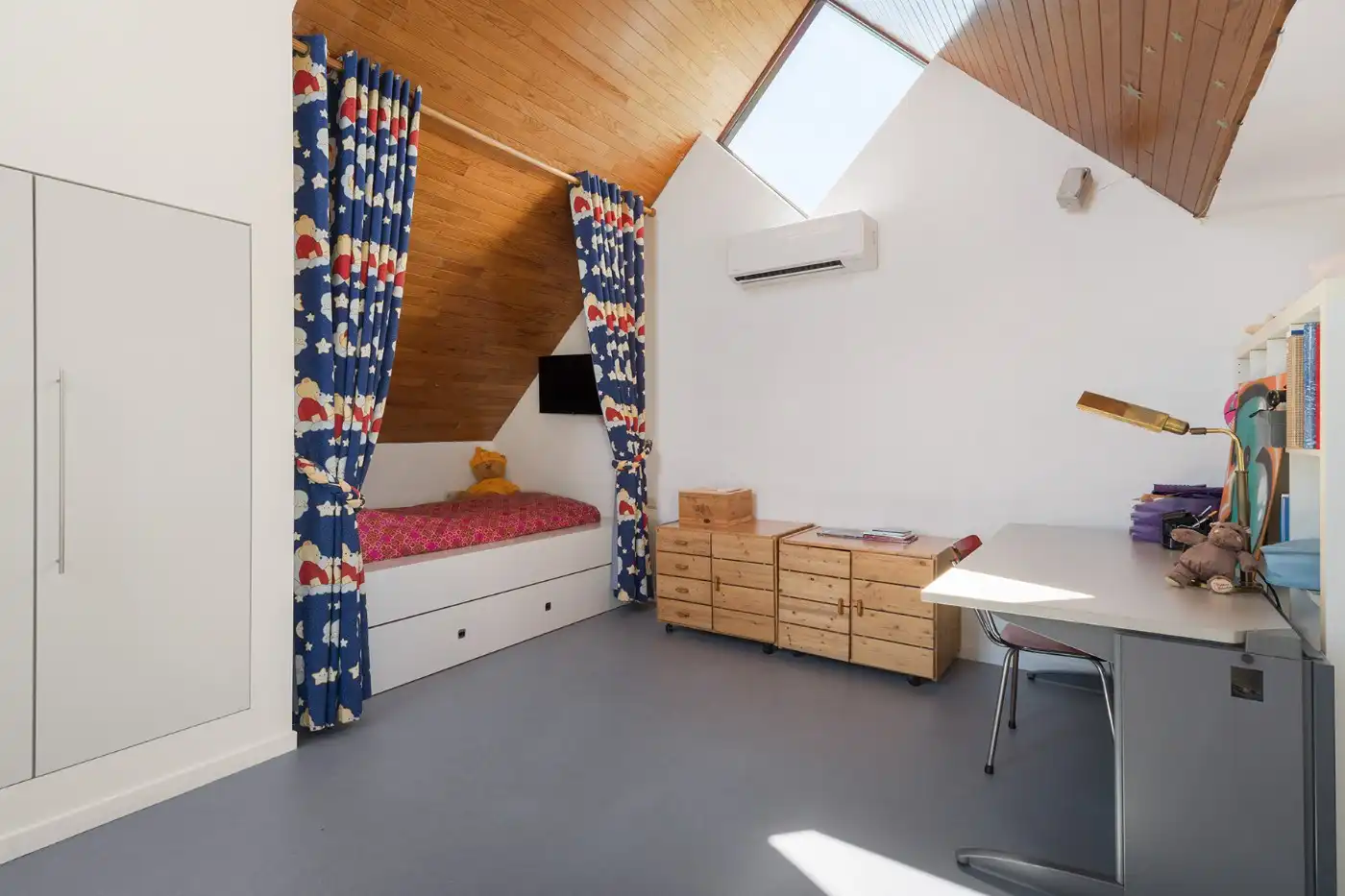 Top gelegen, ruime, vrijstaande woning met 3 slpk., garage en prachtige tuin foto 20