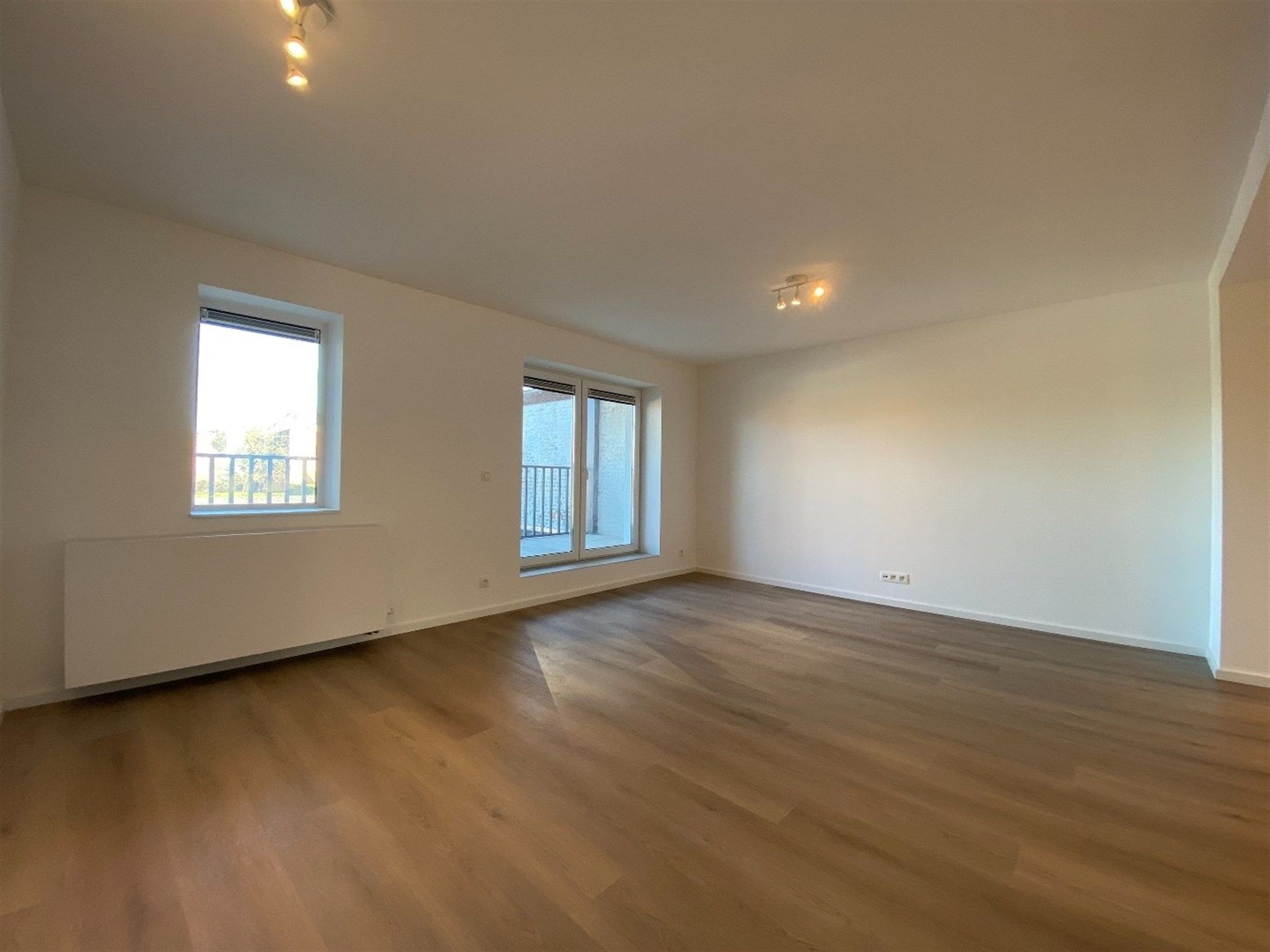 Totaal gerenoveerd, energiezuinige 2 slaapkamer appartement met terras. foto 5