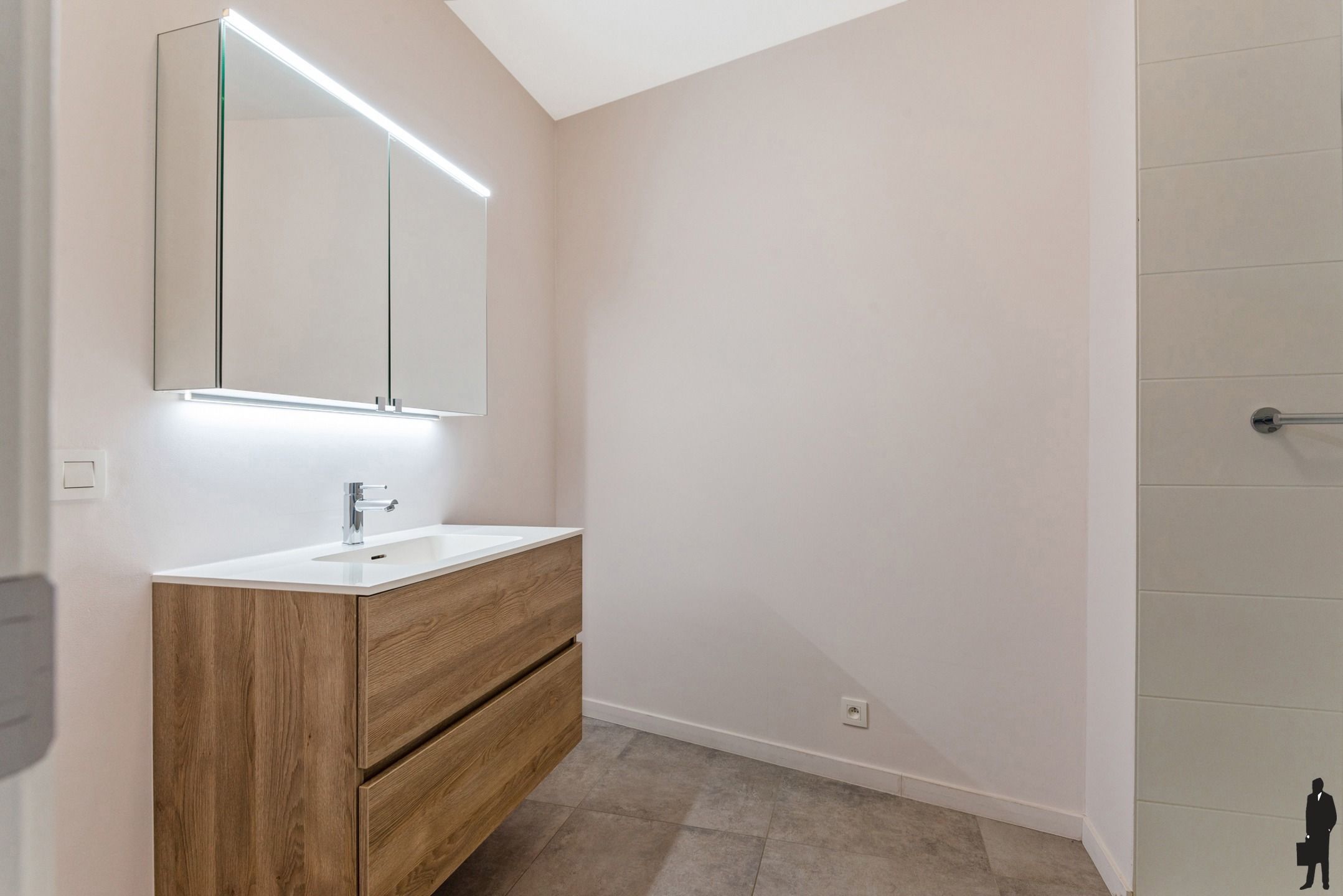 Modern appartement met 2 slaapkamers en overdekt terras foto 11