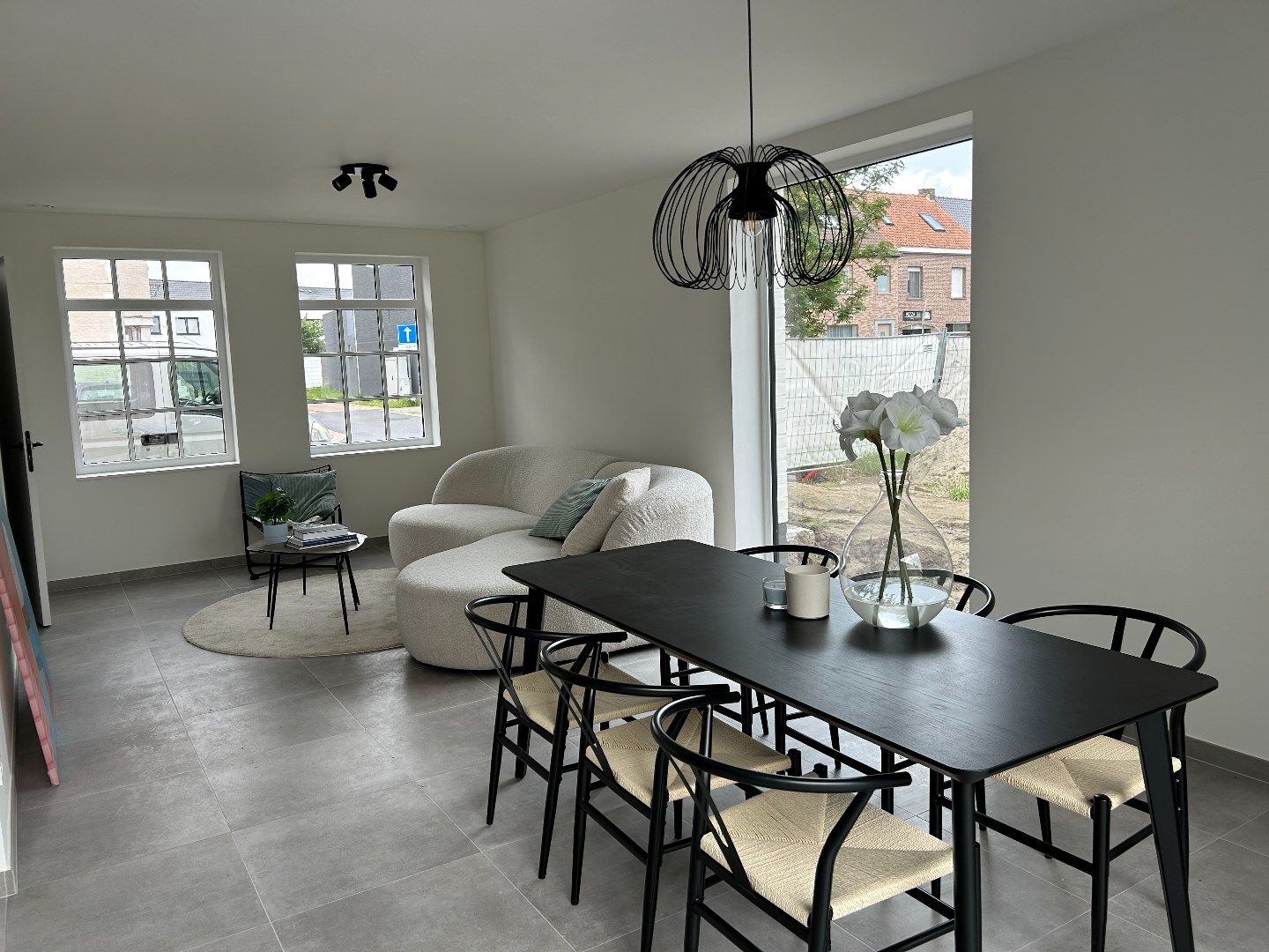 Stijlvolle en ruime nieuwbouwwoning met garage en tuin op 555 m² foto 3