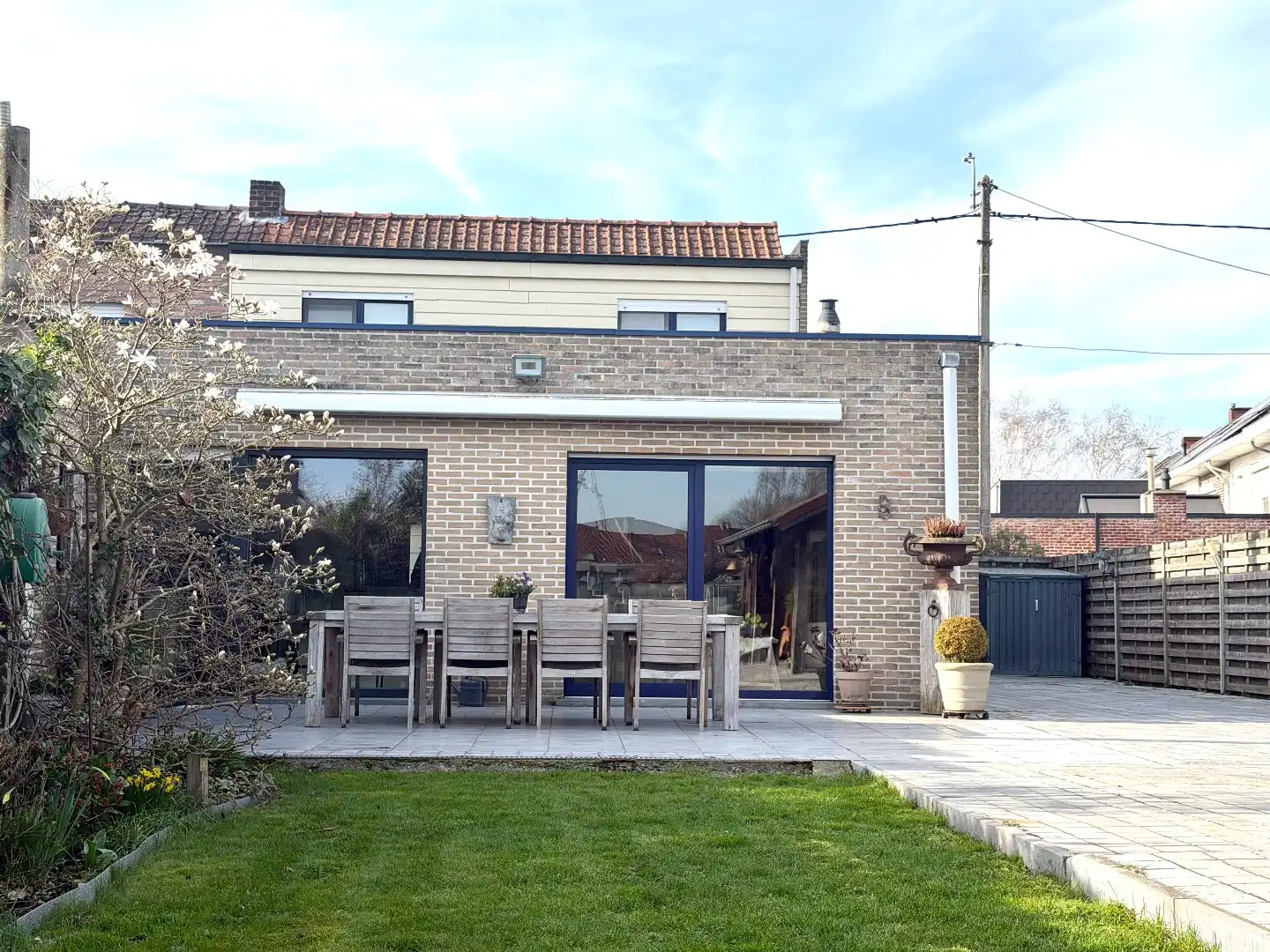 Instapklaar wonen? Ontdek deze woning met 4 slaapkamers, poolhouse en nieuwe badkamer. foto 3