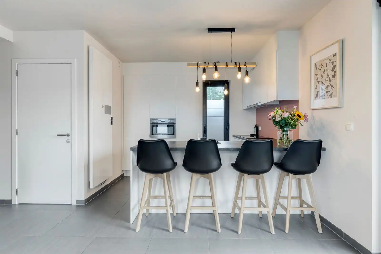 Rustig gelegen en instapklaar appartement met 1 slaapkamer, ruime tuin en private autostaanplaats. foto 6