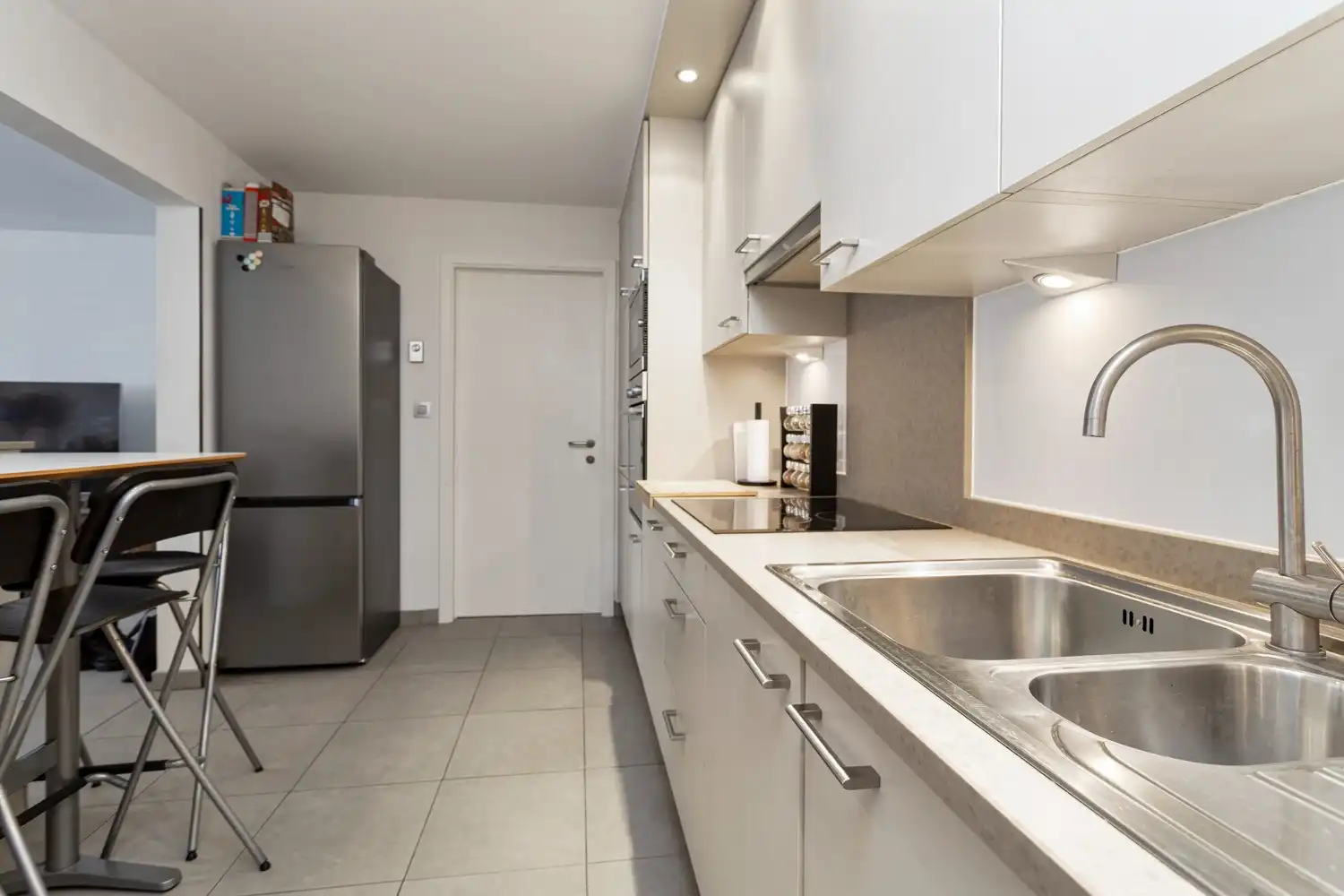 Ruim & lichtrijk 2-slaapkamerappartement te koop in hartje Ruddervoorde foto 3