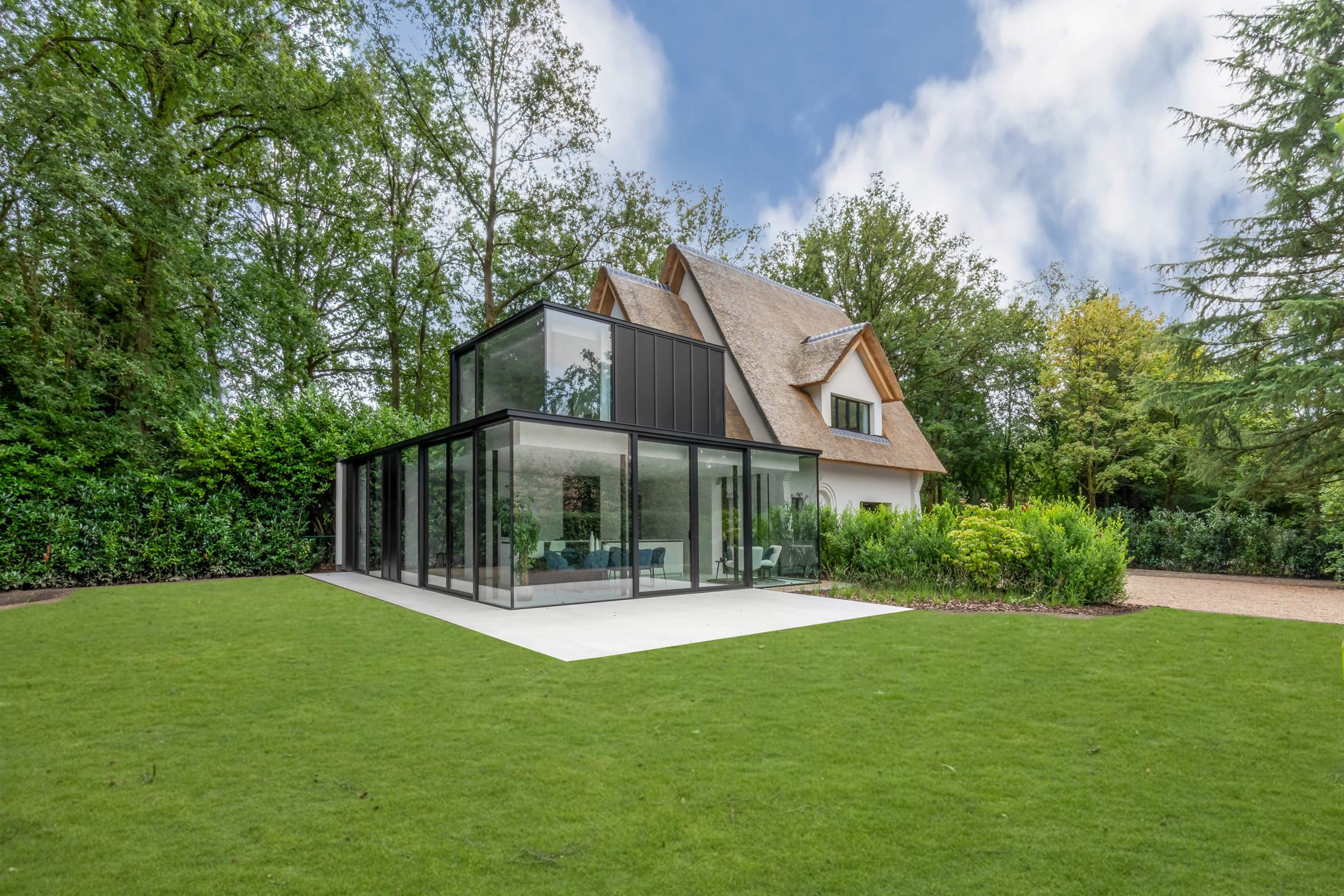 Prachtig gerenoveerde villa in een groene omgeving  foto 18