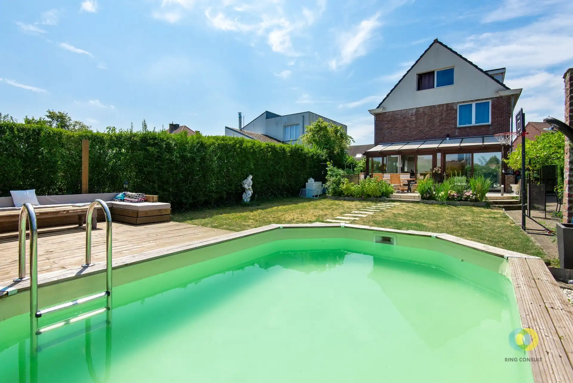 Ruime gezinsvilla met tuin en zwembad  foto 3
