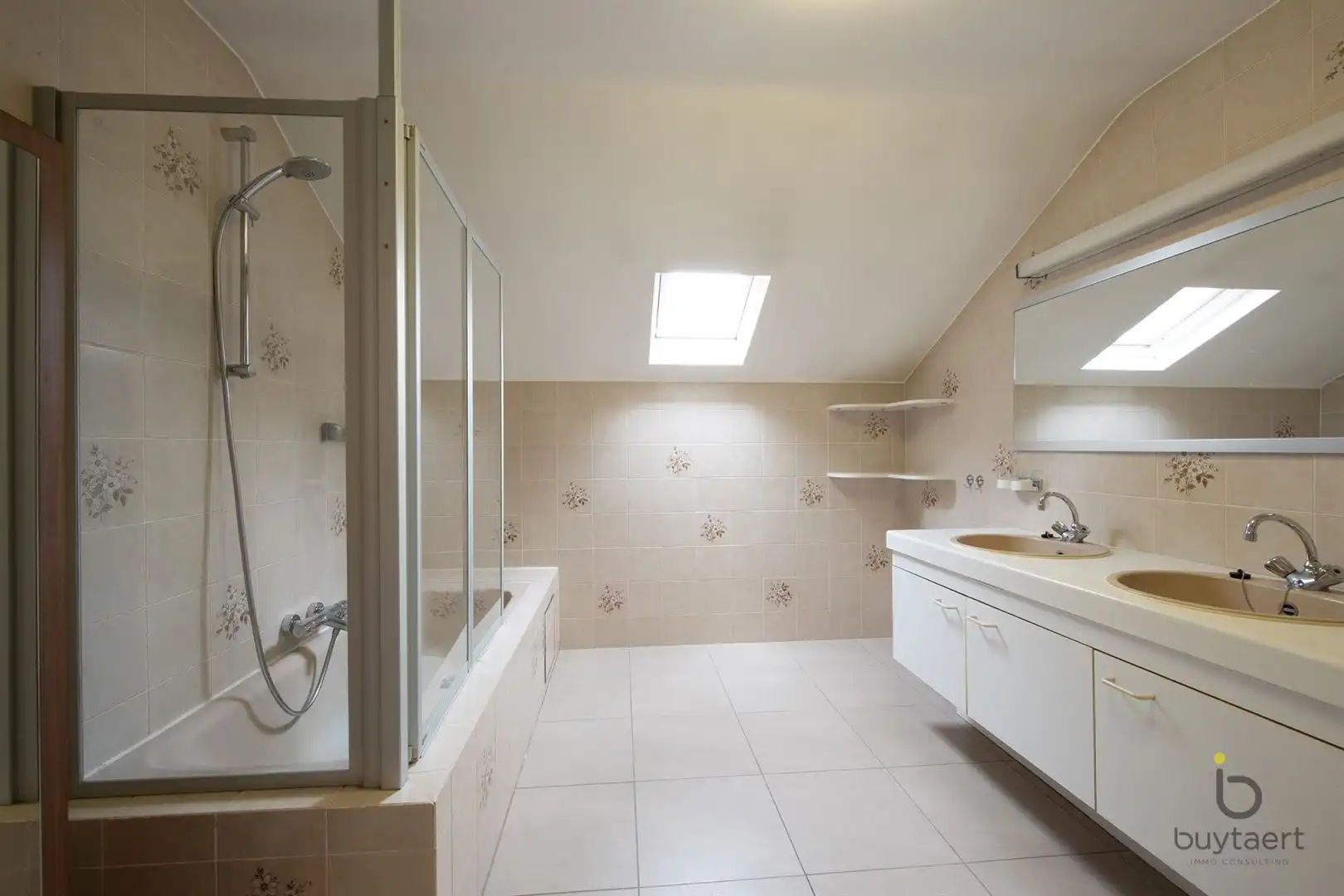 RUIMTE, LICHT ÉN RUST: GEZELLIGE FAMILIEWONING MET 5 SLAAPKAMERS MIDDEN IN HET GROEN! foto 30