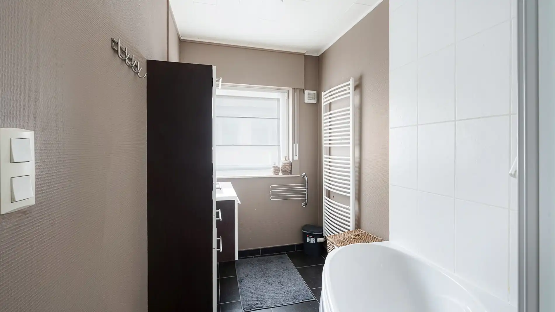 Instapklare woning met zonnige tuin in het centrum van Heist foto 23