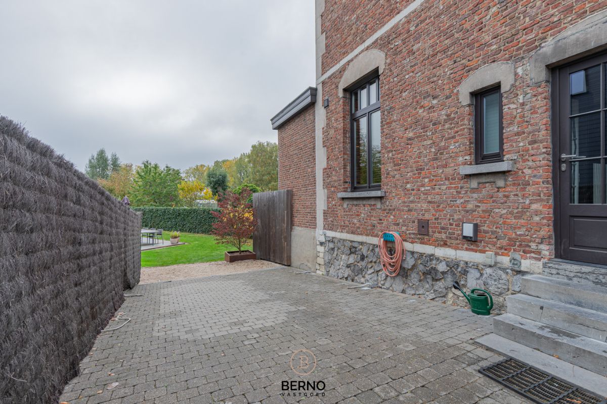 Karakterwoning aan de rand van Dendermonde centrum foto 17