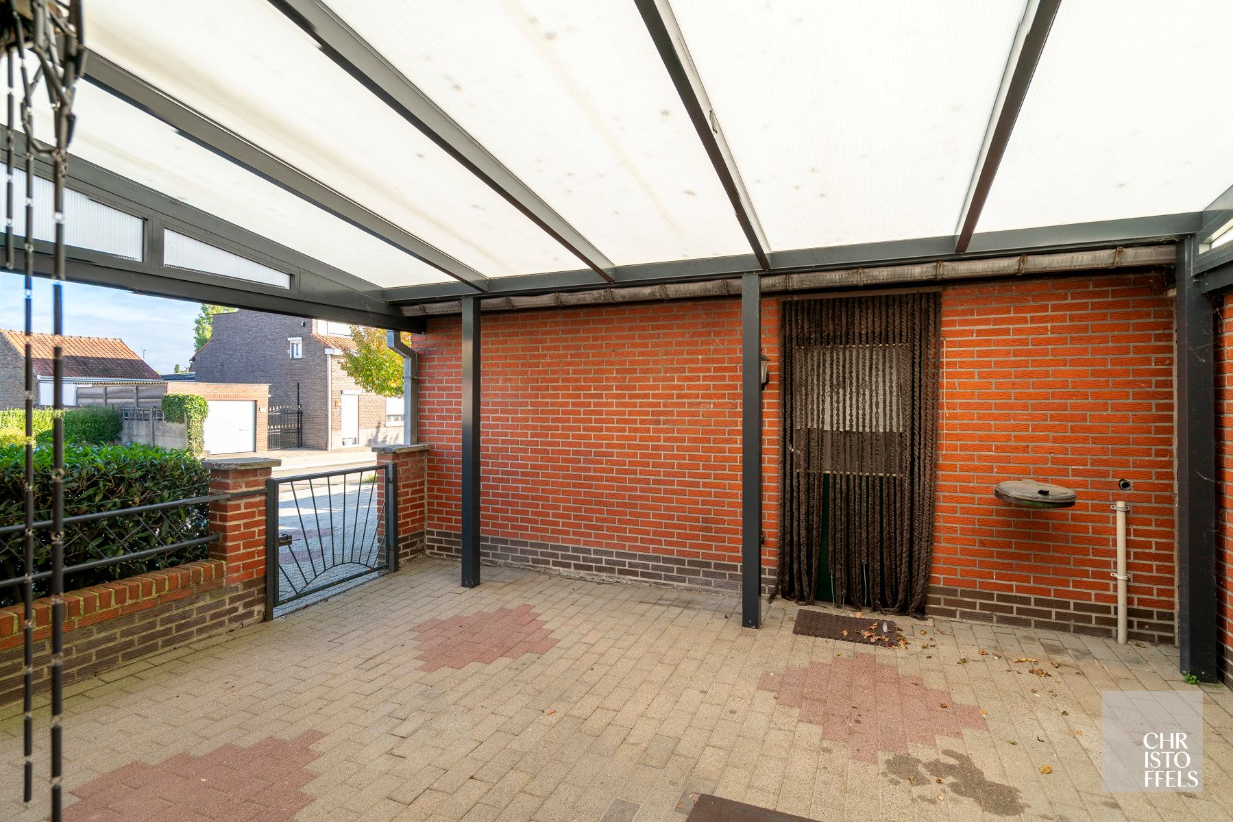 Te renoveren woning (152m²) in een rustige woonomgeving te Lanaken! foto 15