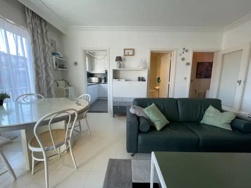 Zonnige studio centraal gelegen te Knokke (tussen Dumortierlaan en Zoutelaan) foto 5