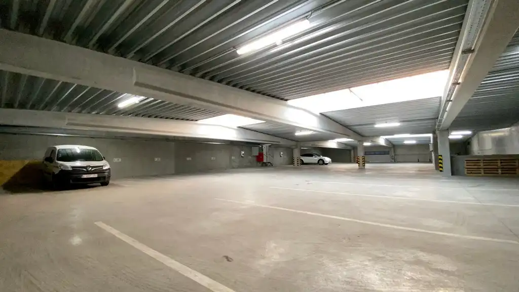 Modern afgewerkte kantoorruimte te huur in Burcht foto 24