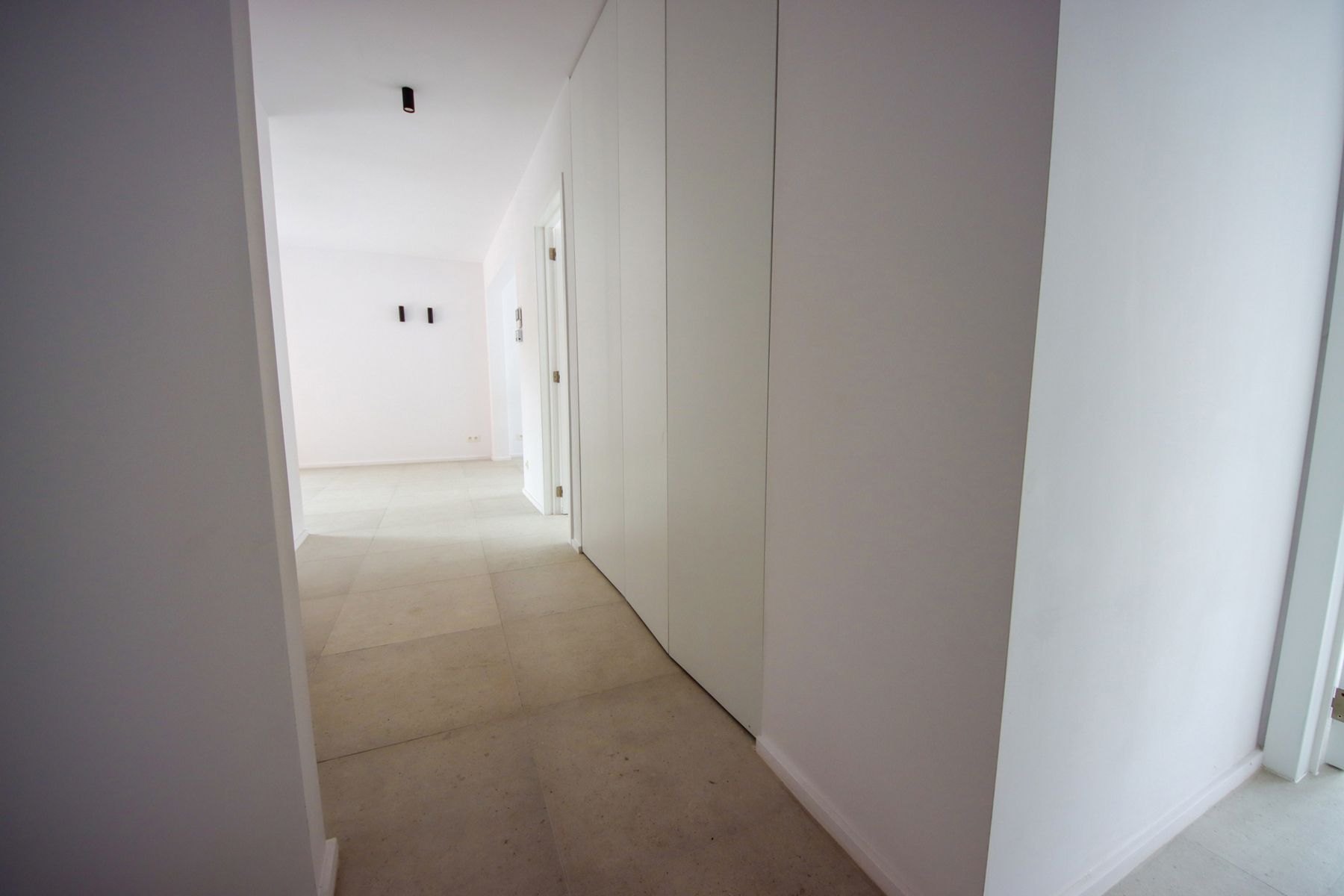 Volledig en centraal gelegen gerenoveerd appartement foto 6