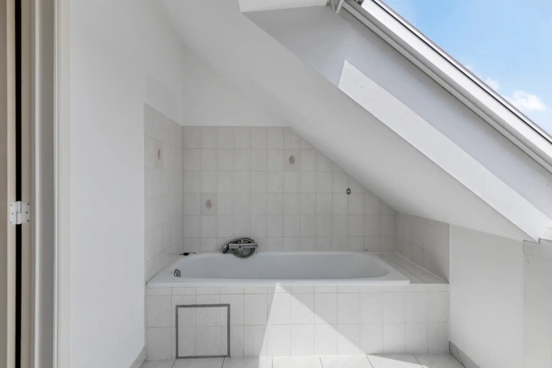 Instapklaar appartement in een groene omgeving met garage foto 8