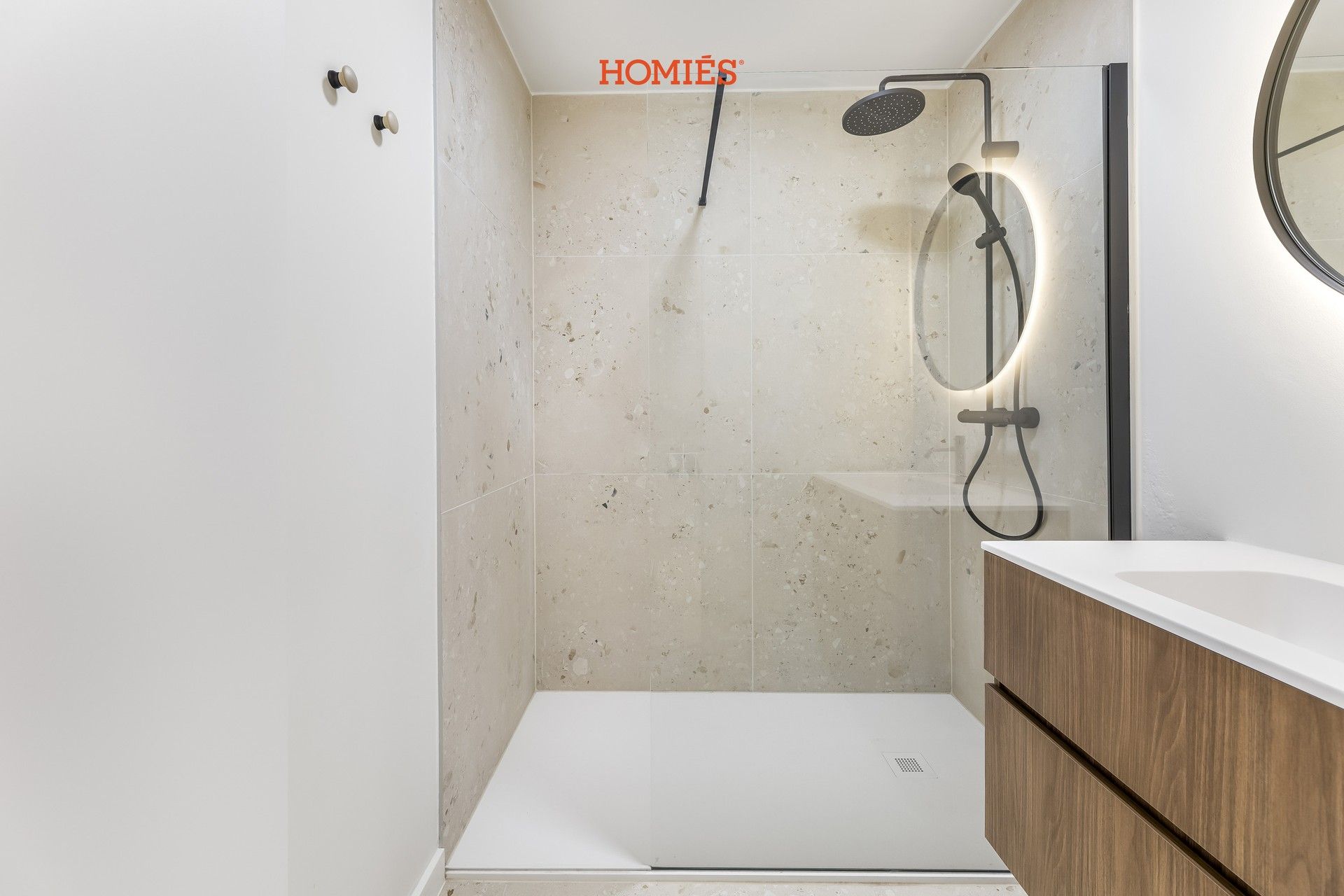 Luxueus en energiezuinig gelijkvloersappartement met stadskoer foto 12