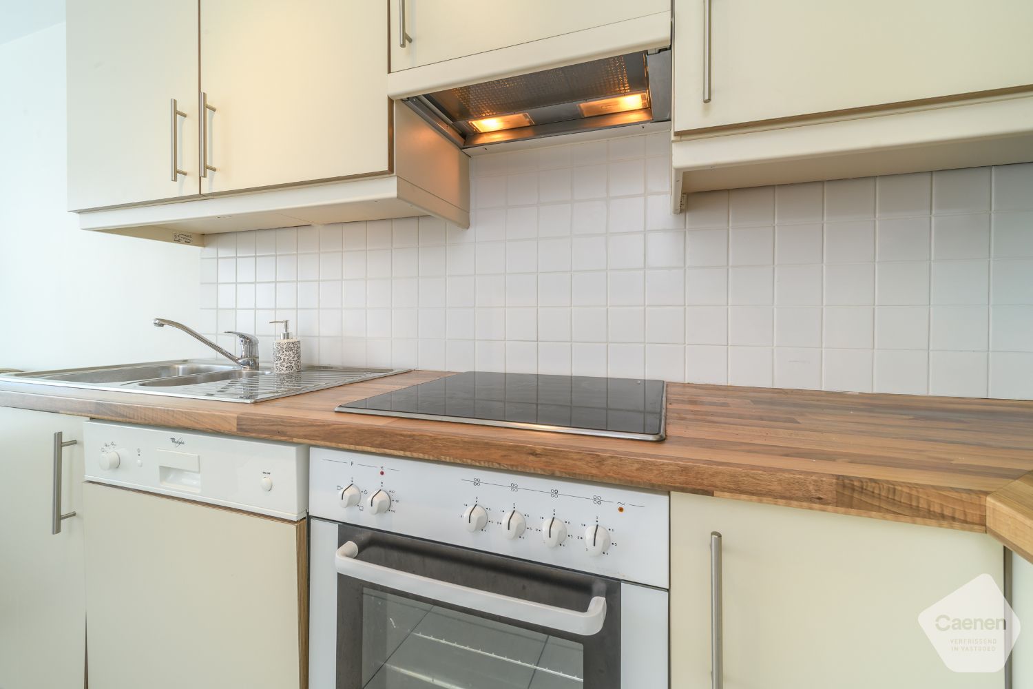 Instapklaar 1-slaapkamerappartement met terras nabij zee en centrum foto 7