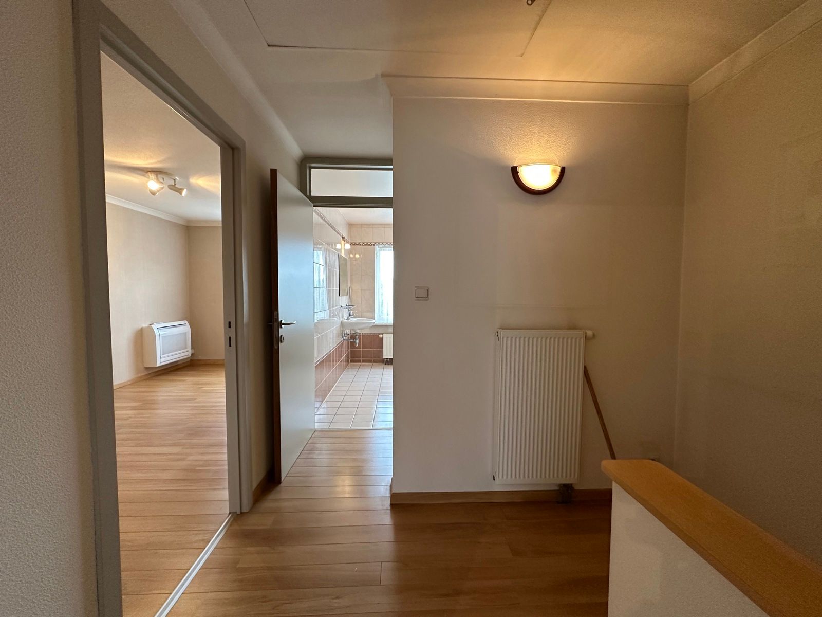 Ruime bel-étagewoning te huur met tuin en garagebox! foto 11
