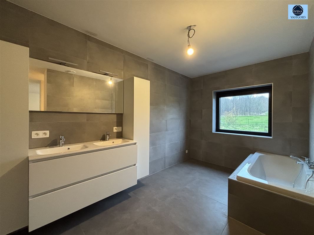 NIEUWBOUWWONING MET 4 SLAAPKAMERS EN GARAGE. foto 10