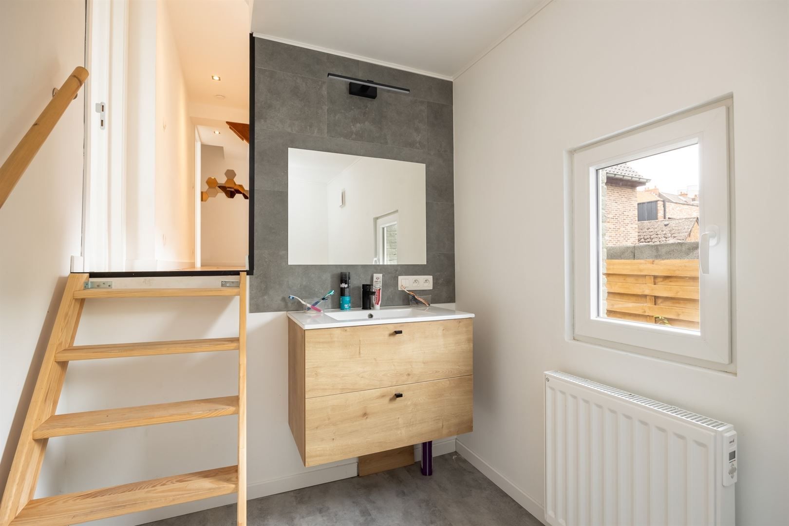Fijn , recente  gerenoveerde starterswoning met  2 slaapkamers in doodlopend straatje. foto 15