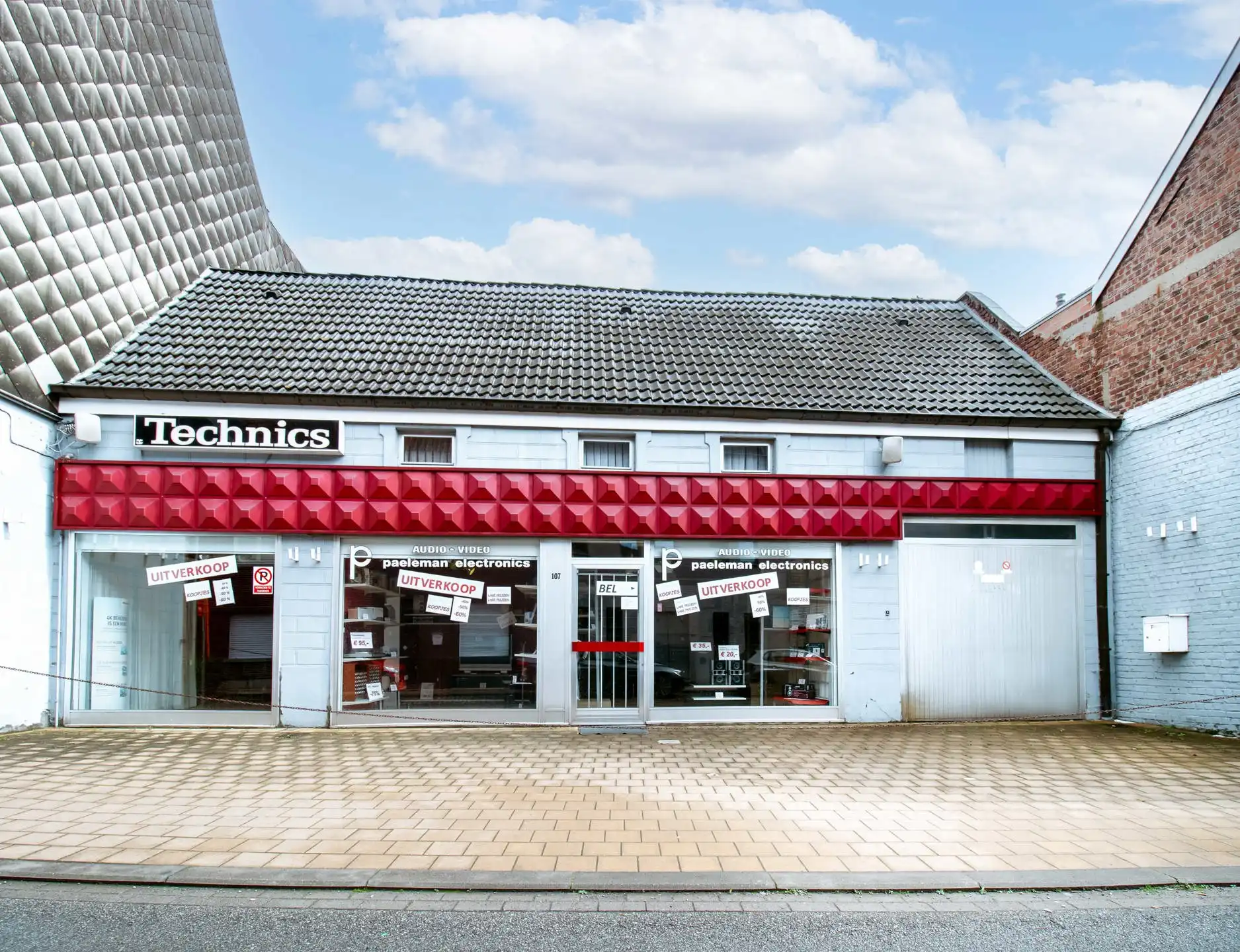 Te renoveren  handelswoning in centrum Liedekerke foto {{pictureIndex}}