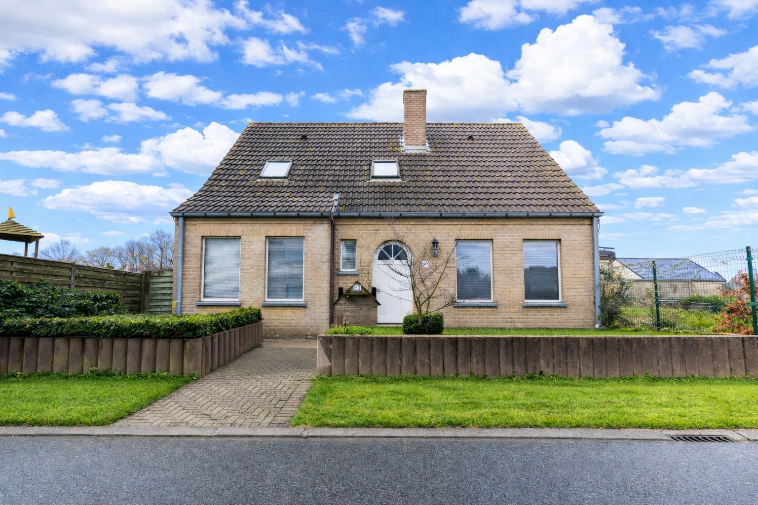Degelijke villa (ca 654m²) te Jabbeke op de grens met Roksem/Oudenburg ! foto 20